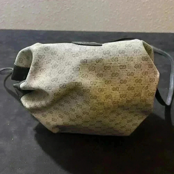 Vintage 70s/80s Gucci Authentic Barrel Crossbody Micro GG Mini Bag 007-115-5770 - Picture 9 of 16